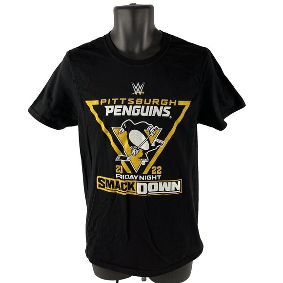 Mens WWE Wrestling Pittsburgh Penguins 2022 Smackdown Graphic T-Shirt Sz M Black - Picture 1 of 6
